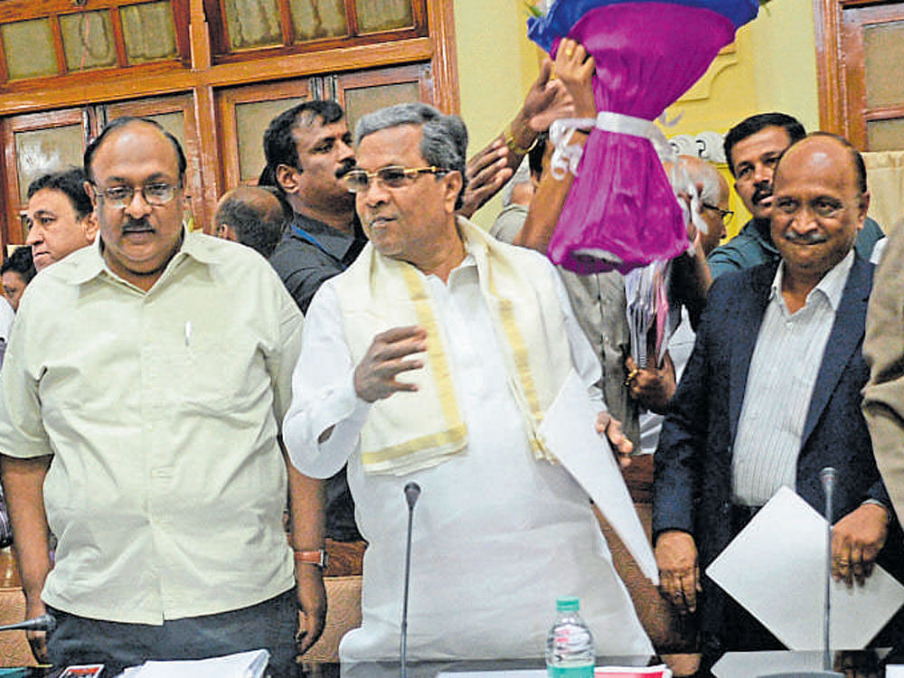Chief Minister Siddaramaiah at a pre-budget meeting at Vidhana Soudha on Friday. DH Photo.
