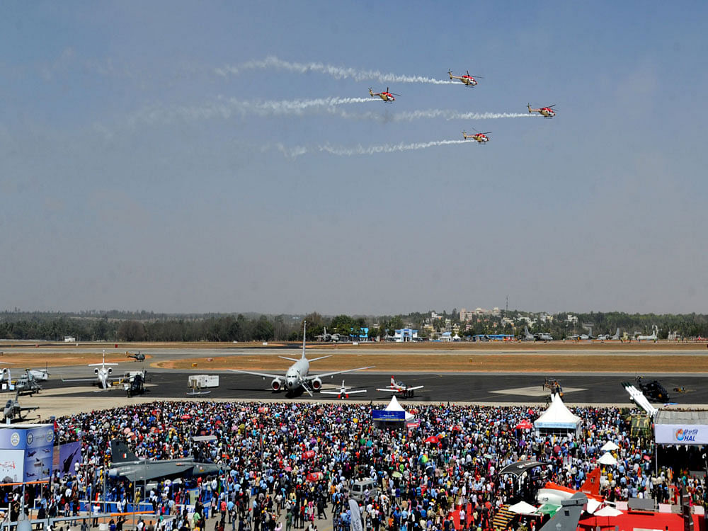 Braving the hot weather, people crawled through heavy traffic on the highway headed to the air base, which presented the picture of a sea of humanity, with crowds jostling for vantage places and craning their necks to witness the daredevilry of aerobatic teams from across the globe. DH Photo