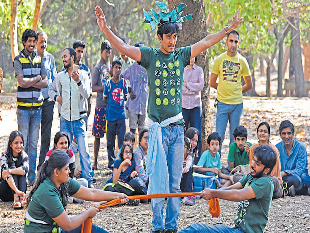 Artistes from Kaleido stage a street play on saving trees at the tree festival organised by Neralu at Cubbon Park on  Saturday. DH Photo