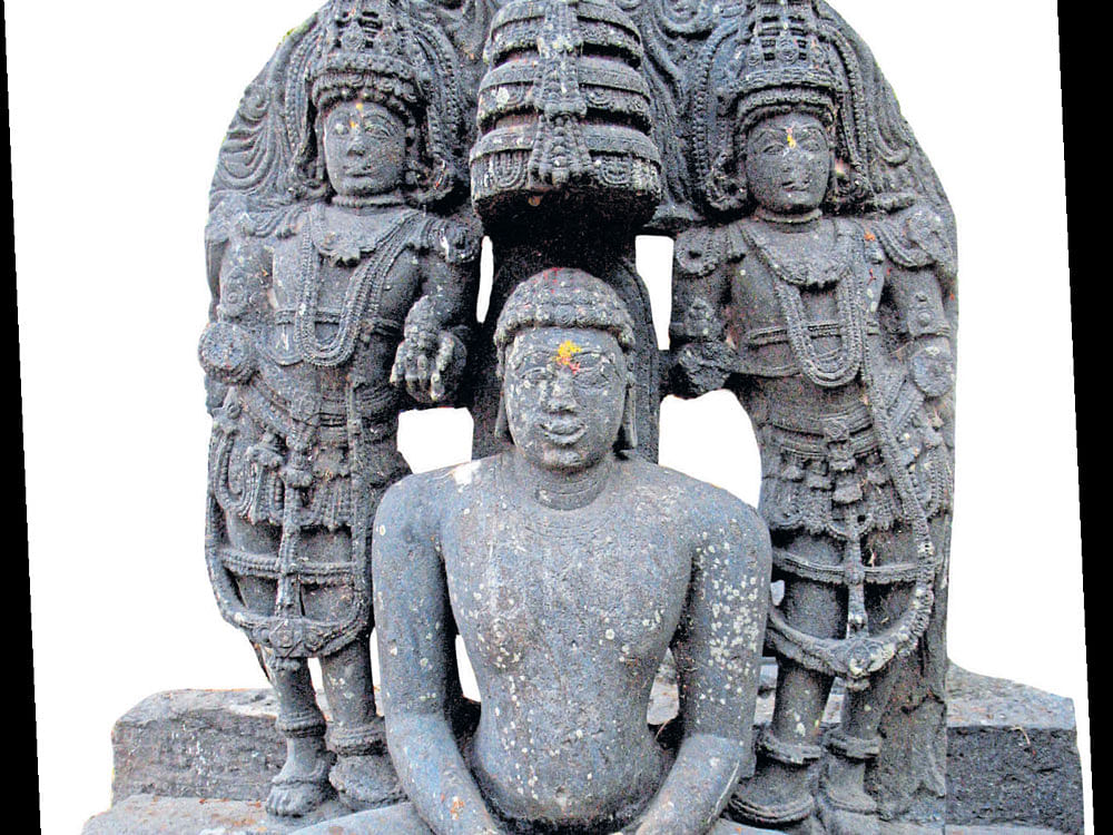 Bahubali statue in Basadi Hosakote; ruins of a 'basadi mantapa'; a 'tirthankara's' statue. Photos by author
