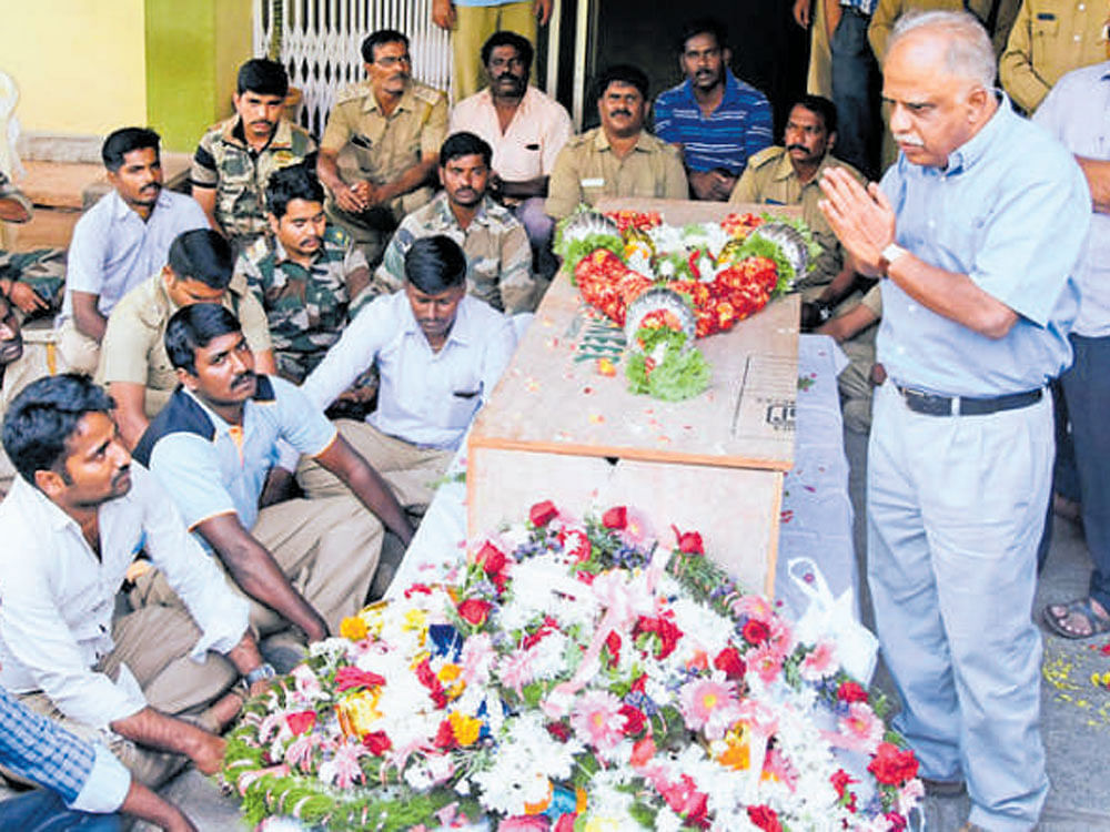 Rs 25 lakh compensation  for dead forest guard's family. DH photo