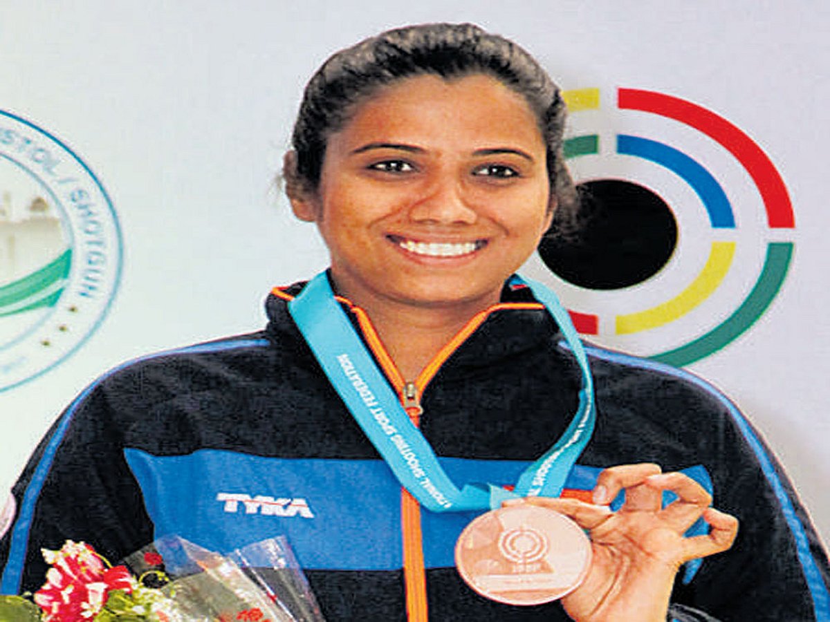 Pooja gets India off to bright start