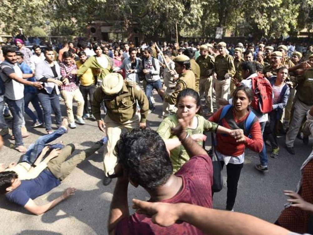Ramjas College on Wednesday had witnessed large-scale violence between members of AISA and ABVP supporters.  Image source twitter