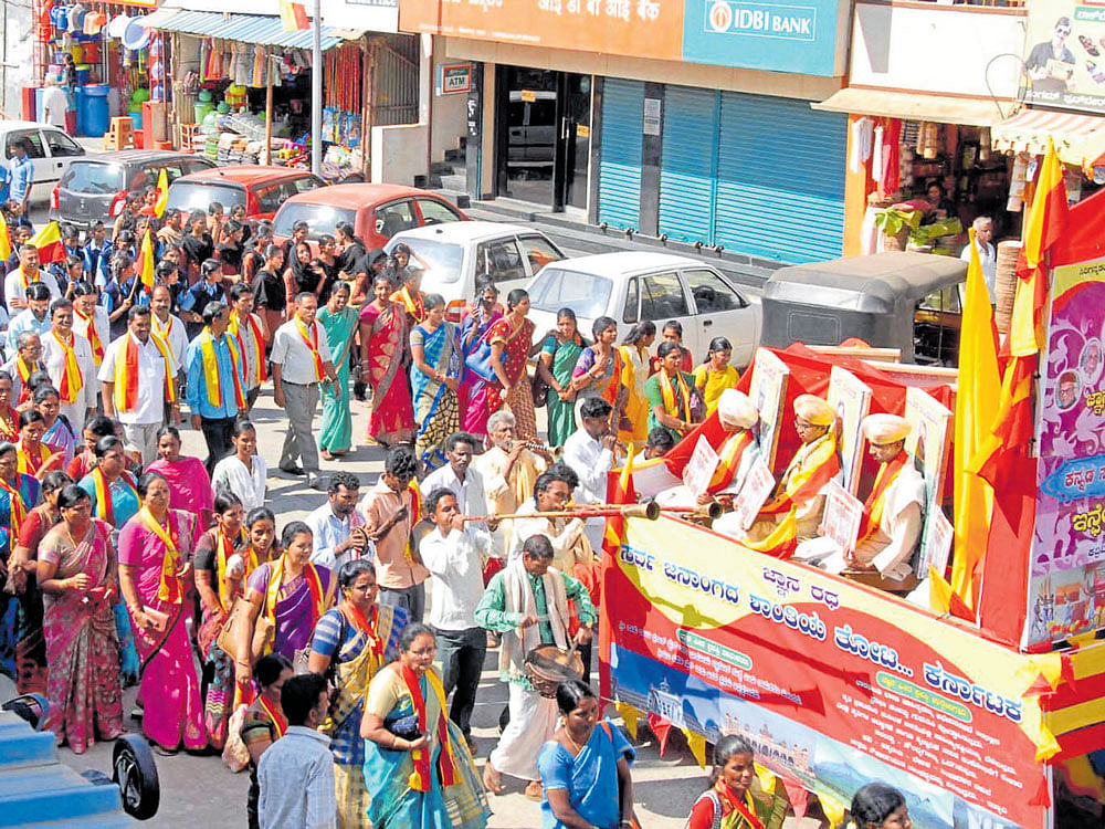 A procession with a tableau 'Jnana Ratha' was taken out as part of 13th Zilla Kannada Sahitya Sammela in Chikkamagaluru on Saturday. DH photo