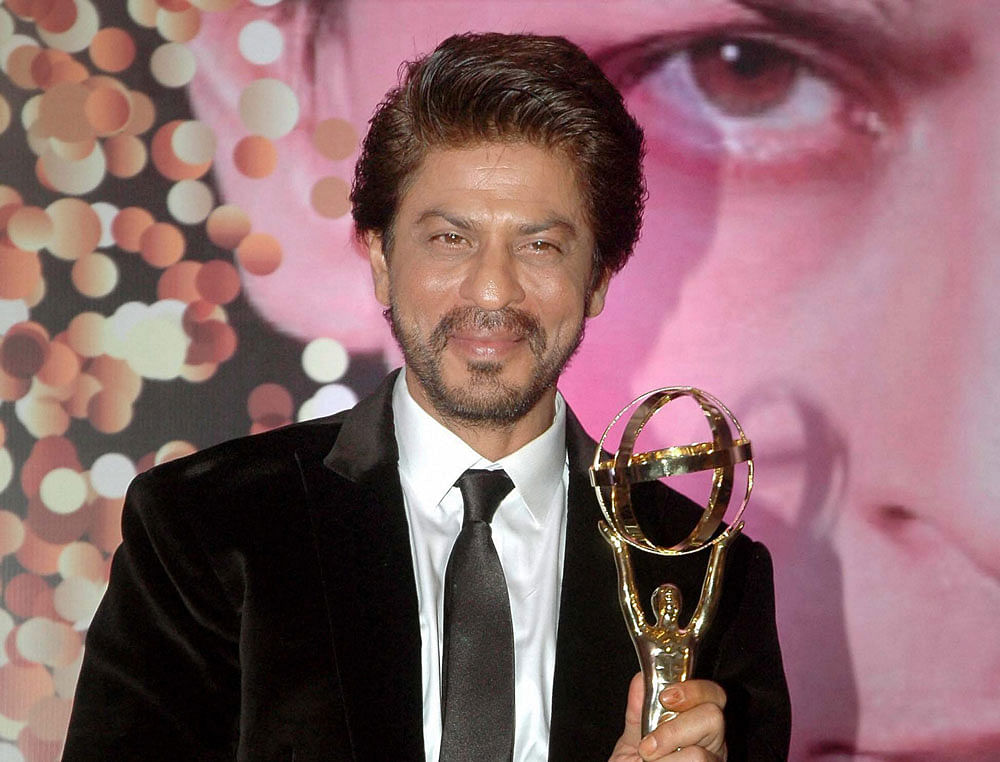 Bollywood actor Shahrukh Khan receives 4th Yash Chopra Memorial National Award in Mumbai on Saturday evening. PTI Photo