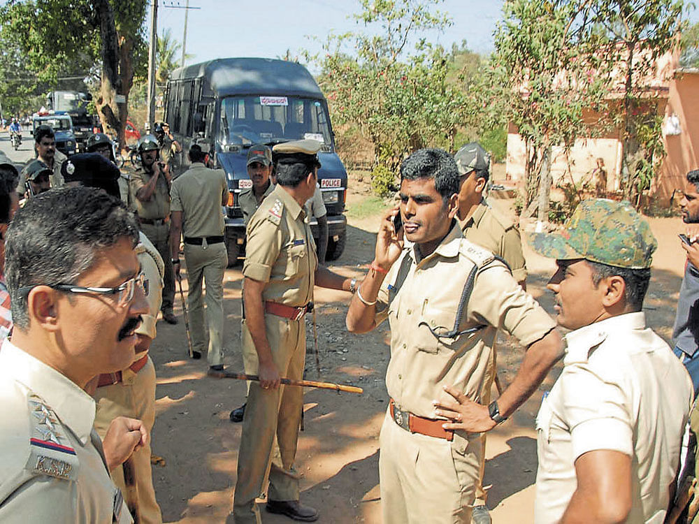 Superintendent of Police K Annamalai (2nd right) and other police staff visit the spot where villagers had a tough argument with police personnel, after a road mishap near Mugathihalli-Shiragunda on Kadur-Mangaluru National Highway on Tuesday. DH photo