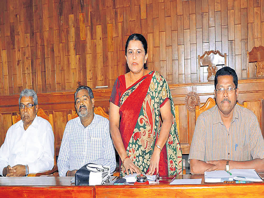 CMC President Kavitha Shekar speaks at CMC meeting in Chikkamagaluru on Wednesday.