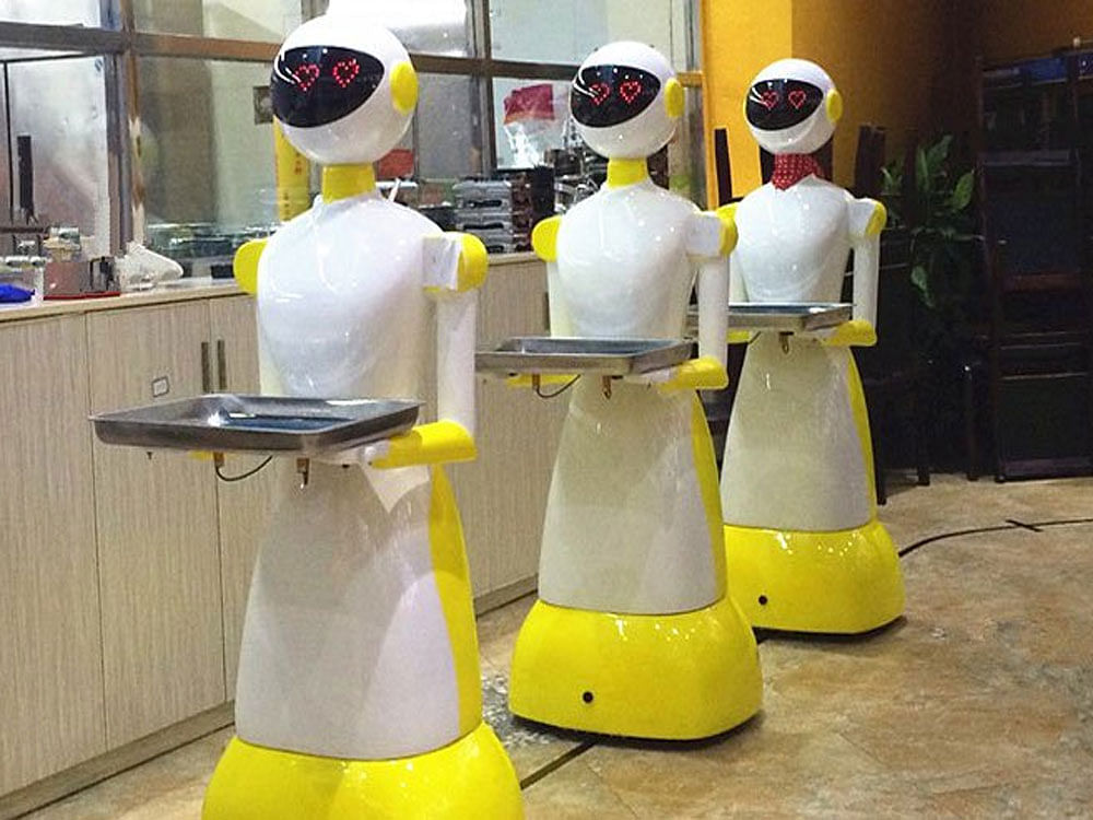 Pizza.com, located in the city of Multan in the Punjab province, is seeing unusual rush of customers after the local media reported about the robot serving food. Image source Twitter