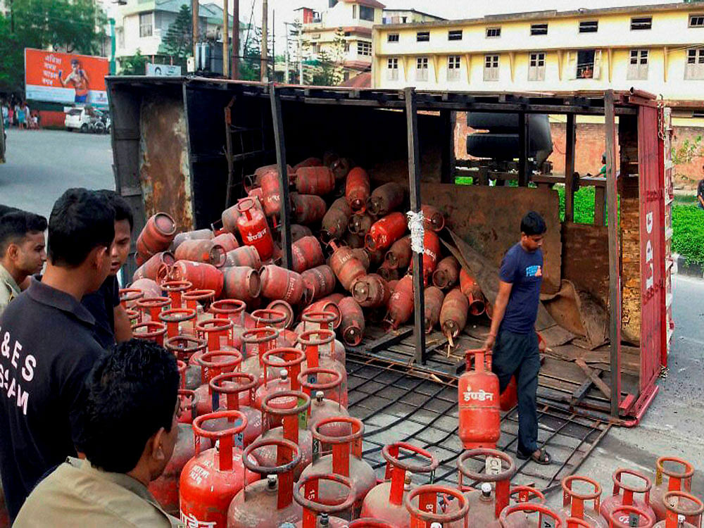 Those below poverty line (BPL) women looking to avail free LPG connection but do not have the Aadhaar number, have been asked to apply for it by May 31. Once enrolled for Aadhaar, the beneficiary can apply for free LPG connection by providing the enrolment ID slip or a copy of such a request. PTI file photo