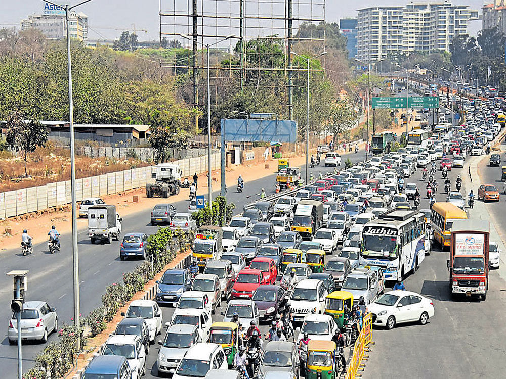 CAUSE OF CONCERN Bengalureans feel that the city's traffic woes need to be addressed before the government opts for an  ambitious project like the Hyperloop. DH PHOTO