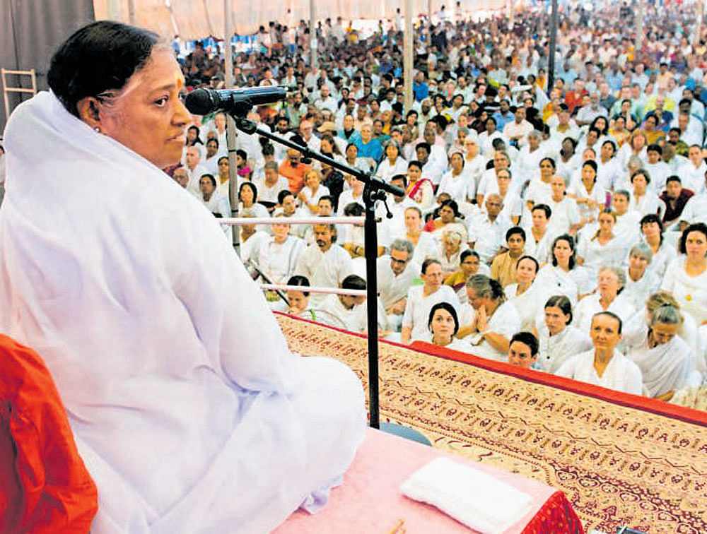 Spiritual leader Mata Amritanandamayi Devi (Amma)  delivers a spiritual discourse on Wednesday. DH photo