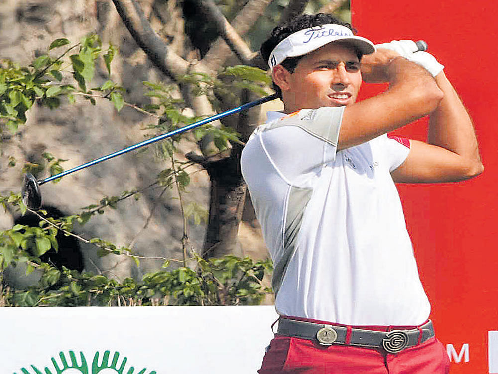 on fire Spaniard Carlos Pigem shot into title contention with a splendid four-under 68 in the third round of the Indian Open. Pigem has played only 11 holes.