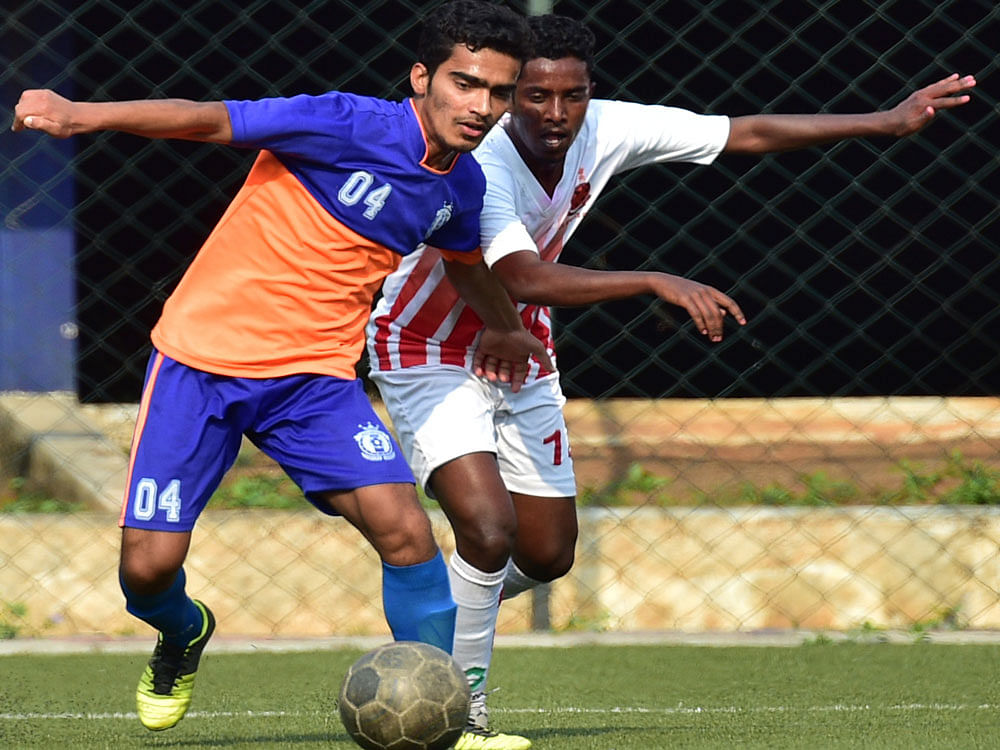 Keen tussle: DYES' Gowtham (left) and Stalin of CIL vie for the ball during their BDFA&#8200;Super Division league tie. DH photo
