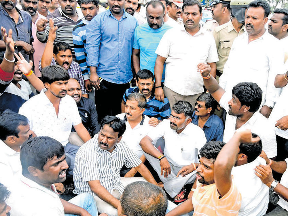 BJP workers stage a protest on Hosur Main Road in Bommasandra after the murder of their leader Srinivasa Prasad on Tuesday. DH Photo