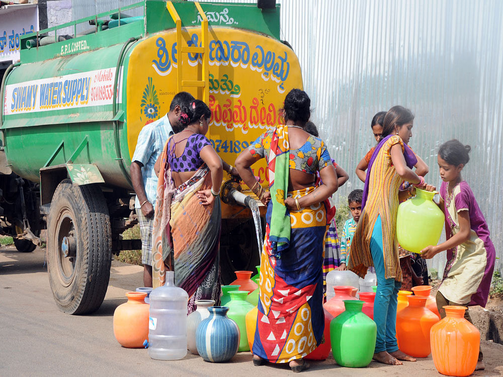 The budget has allocated Rs 2,200 crore for rural water supply schemes. DH File Photo