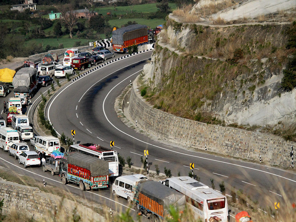 Jammu-Srinagar national  highway to open soon