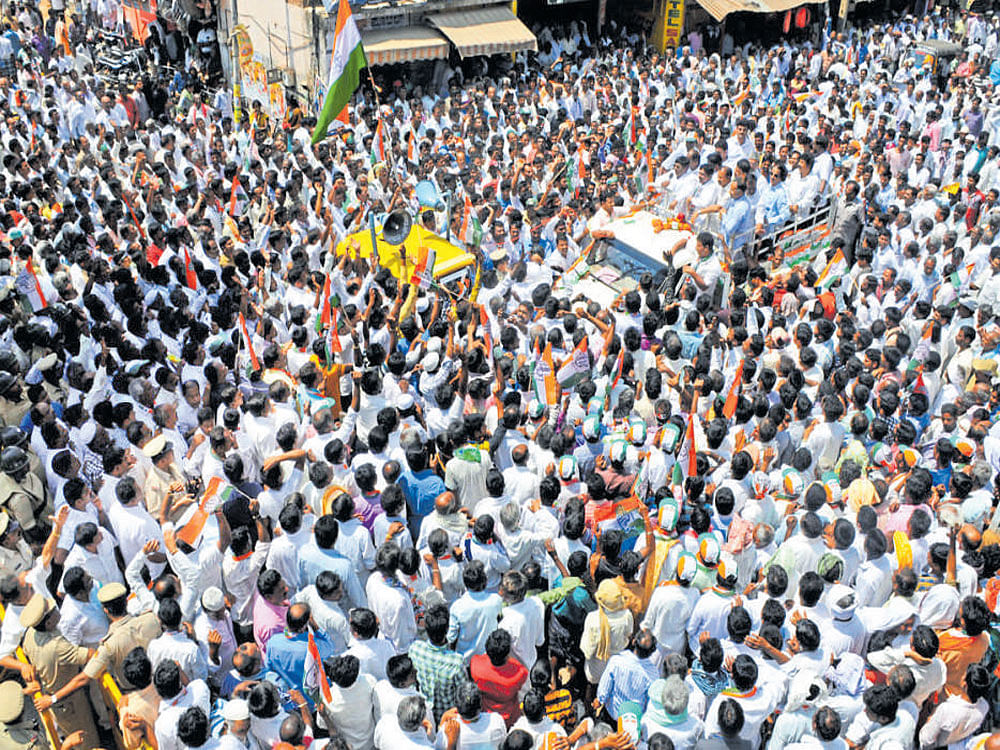Congress candidate for Nanjangud bypolls Kalale Keshavamurthy, goes in a procession to file his nomination with his followers, at Nanjangud, in Mysuru district on Monday. DH PHOTO