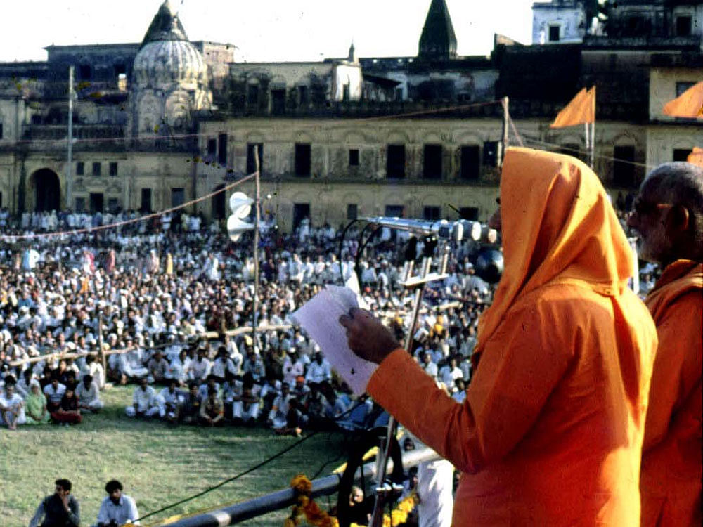 A VHP leader addresses the participants at Ram Janma Bhoomi Mukti Yagna Samavesha in Ayodhya, DH Archives