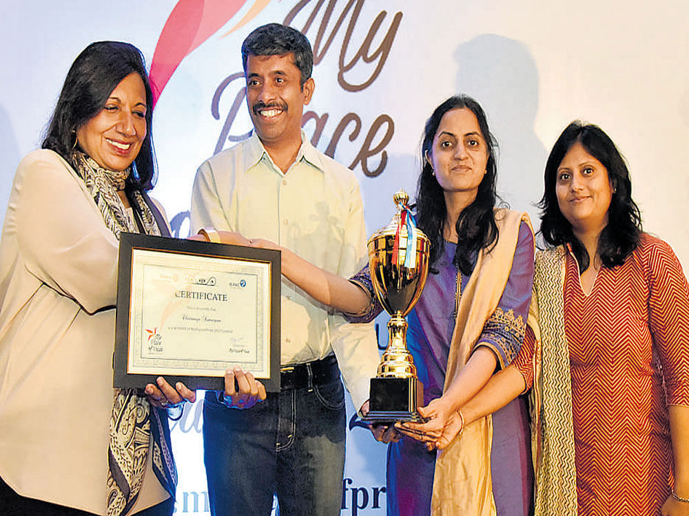 B.PAC president Kiran Mazumdar-Shaw presents the over all winning communities awards, category - Villa to Chaitanya Samarpan at 'My Place of PrideAwards 2017' organised by B.PAC and Rotary Palm Ville in the city on Saturday. DH PHOTO