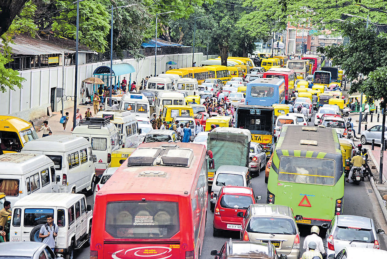The minister has made a request to his Cabinet colleague, Transport Minister Ramalinga Reddy to ban vehicles which are over 15 years old, in Bengaluru. Soon, officials of the Home and Transport departments will deliberate on banning such vehicles. Replying to a question on traffic jams due to protests at the Freedom Park, the minister said that the government has not yet taken any decision to identify a separate venue for protests outside the heart of the city. DH file photo