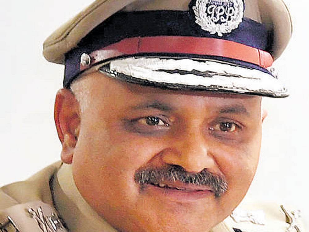 Praveen Sood Police Commissioner: Cameras become obsolete very fast due to strides in technology. The traffic police installed 179 CCTV cameras in 2008 which are obsolete now. The life span of those cameras was seven years and the police are using them even after nine years.