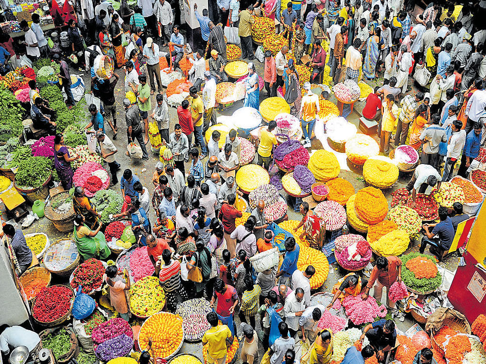 Ugadi shoppers buy fresh mango leaves and flowers at KR Market on Tuesday. DH PHOTO