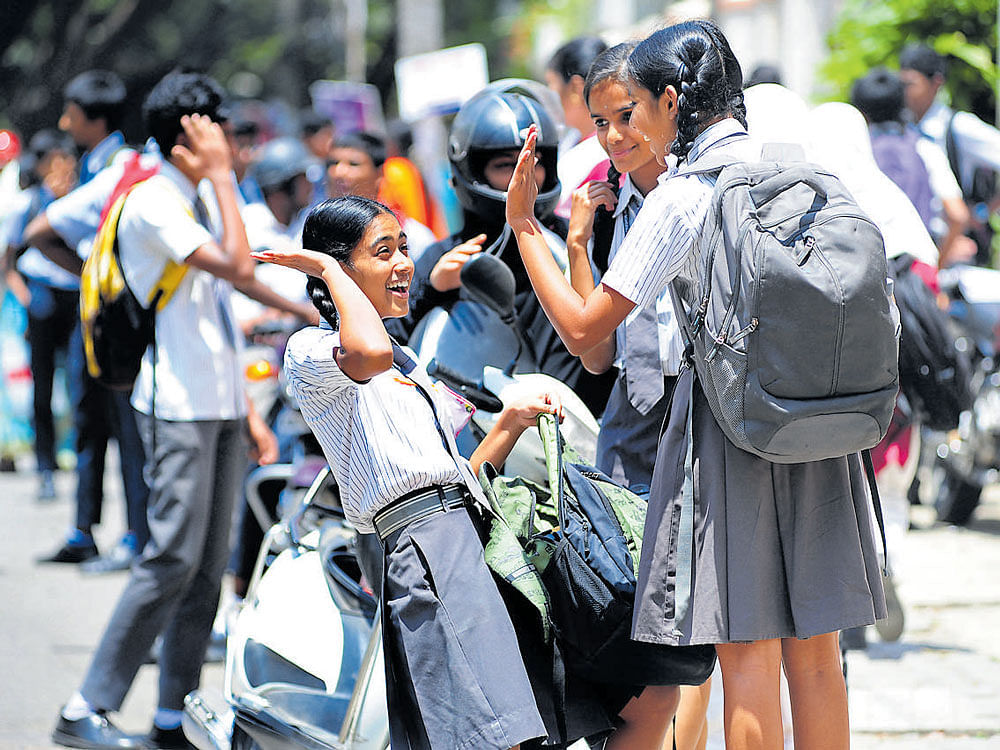 tudents glance at their books before the SSLC exam at National High School , Basavanagudi in Bengaluru on Thursday. DH PHOTO
