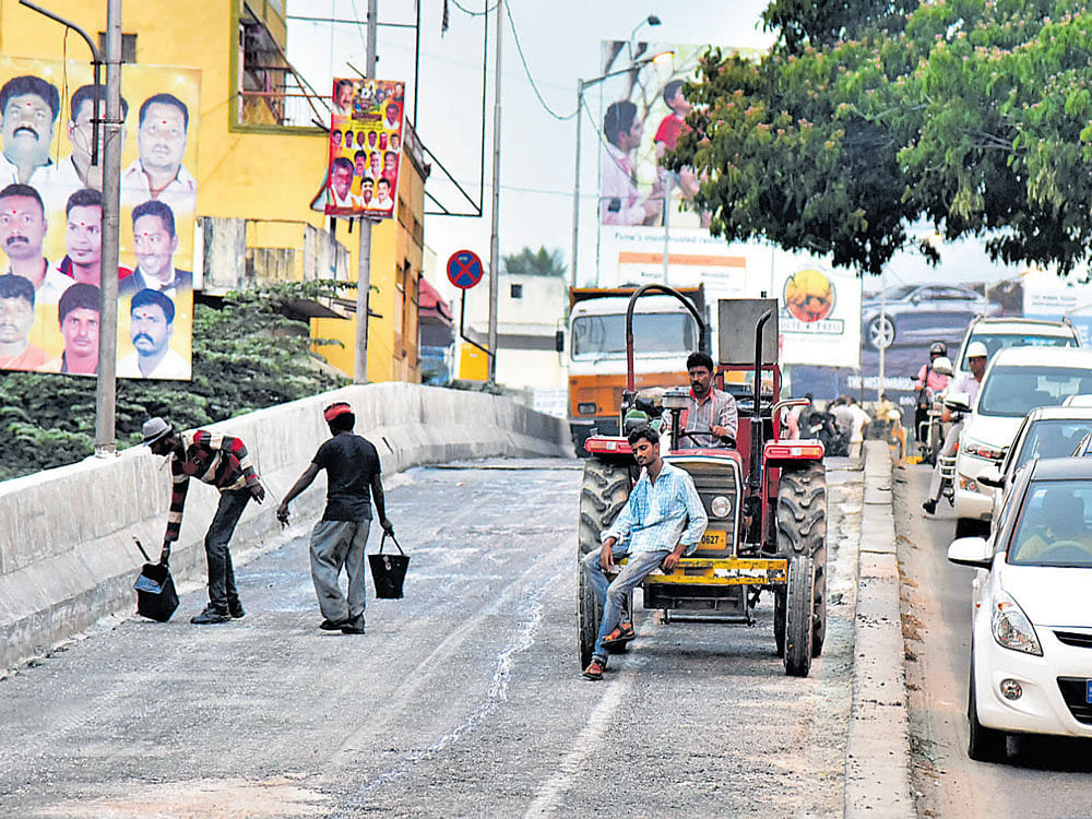 LONG&#8200;ROUTE The ongoing resurfacing work on Lingarajapuram Flyover is creating traffic chaos. DH PHOTO&#8200;BY&#8200;B&#8200;K&#8200;JANARDHAN