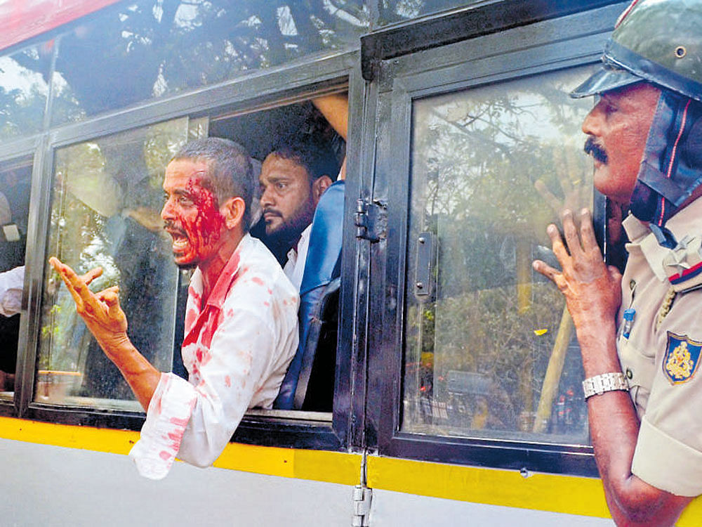 An injured PFI activist is being taken in a bus in Mangaluru  on Tuesday. DH Photo