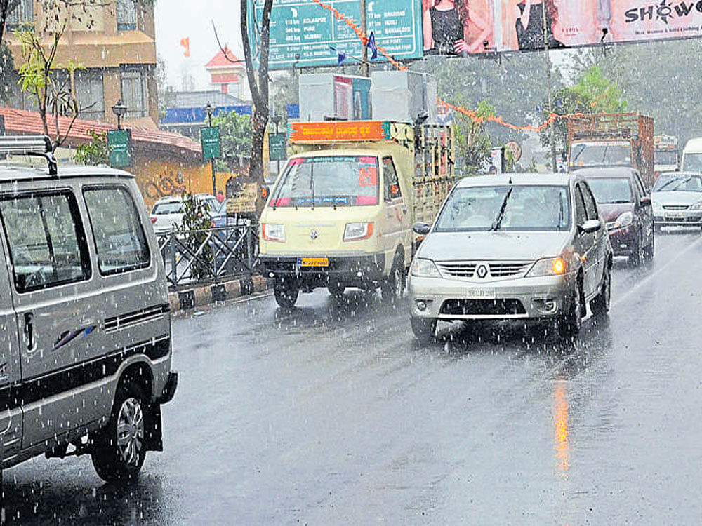 Sudden rain lashed Belagavi for a short duration on Monday. DH Photo