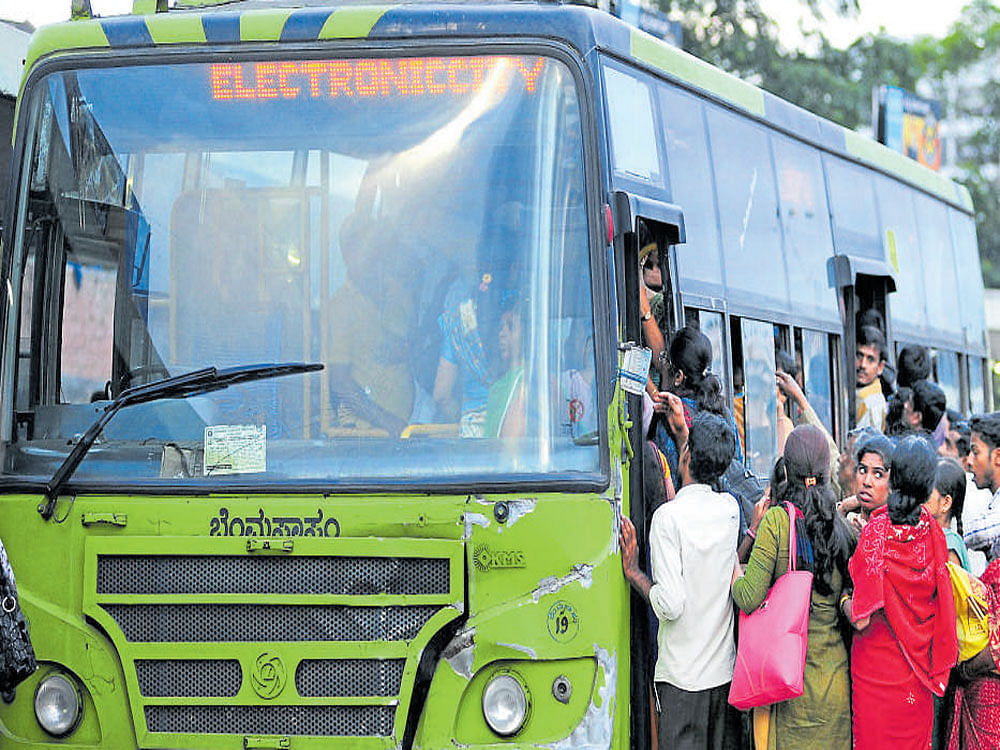 Non-AC bus commuters will pay Rs 10 instead of Rs 12 for stage-2 (4 km), while those travelling to further stages of 4,6 and 8 will pay Rs 15, Rs 20 and Rs 22. DH file photo