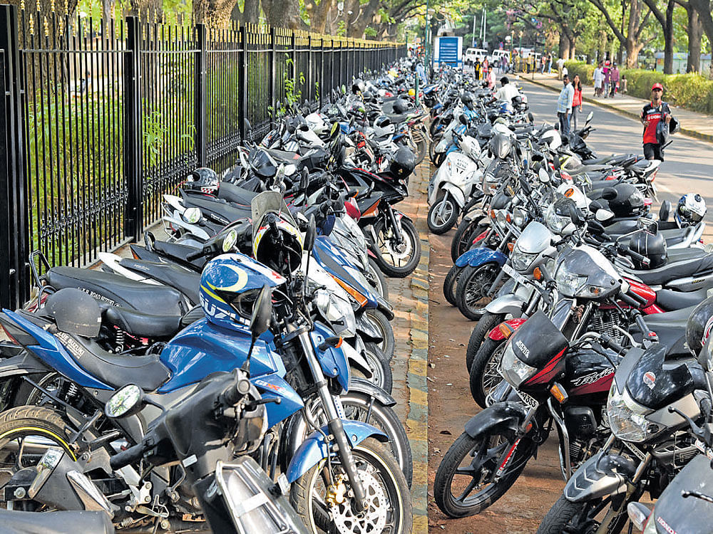 mismanaged Two-wheelers being parked on the pavements in Cubbon Park during IPL matches is a common sight. DH photo by S K Dinesh