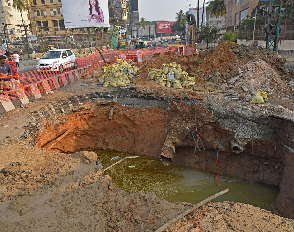 Daily hassle: Pipeline laying work at Anepalya Junction. DH Photo