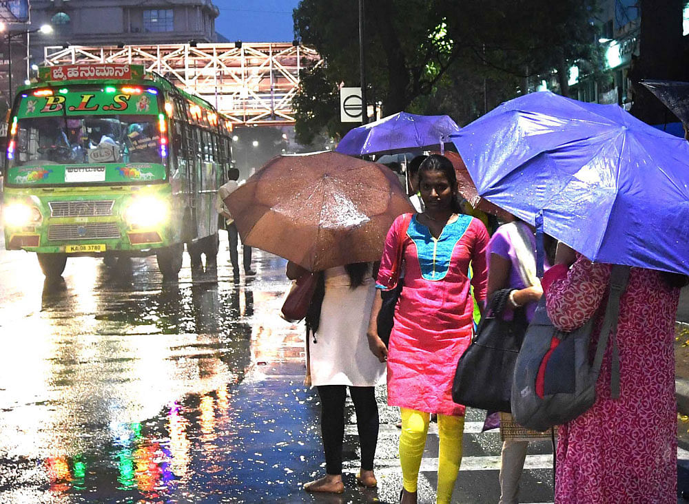 The city weather cooled down following the unseasonal rainfall on Thursday evening. DH&#8200;PHOTO