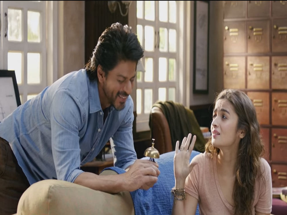 Shah Rukh Khan, who has worked with women directors like Farah Khan and Gauri Shinde, has said that the cinematic aesthetics of women filmmakers make his job easy as an actor. Still from Dear Zindagi