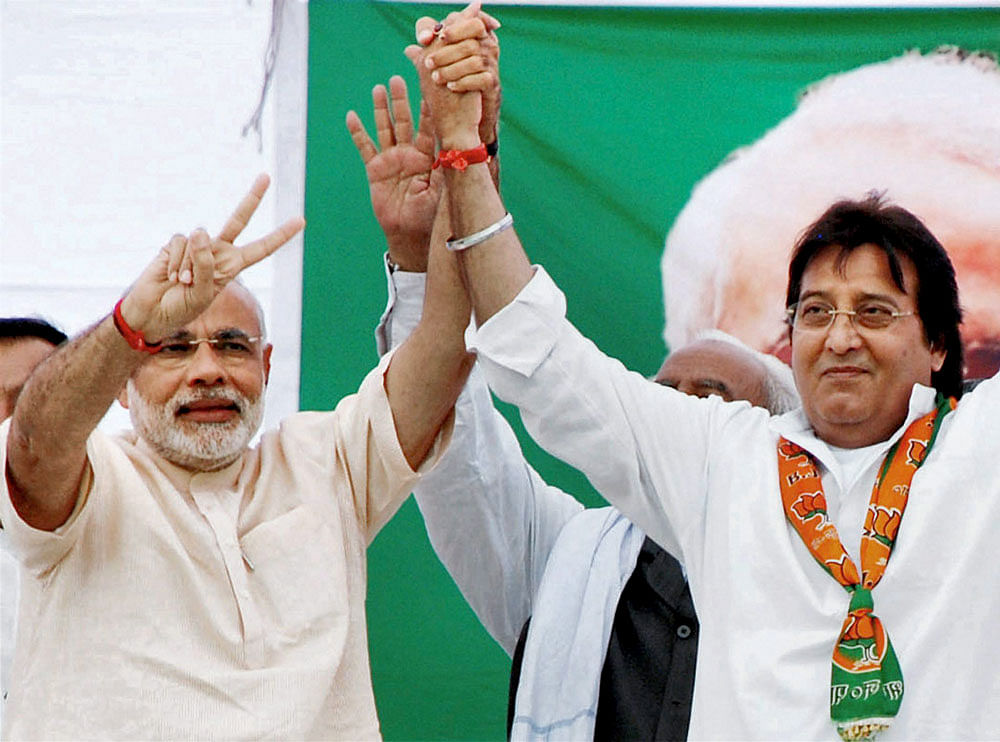 File picture of Bollywood actor and four-time BJP MP Vinod Khanna and Prime Minister Narendra Modi. Khanna passed away on Thursday at a hospital in Mumbai. PTI Photo