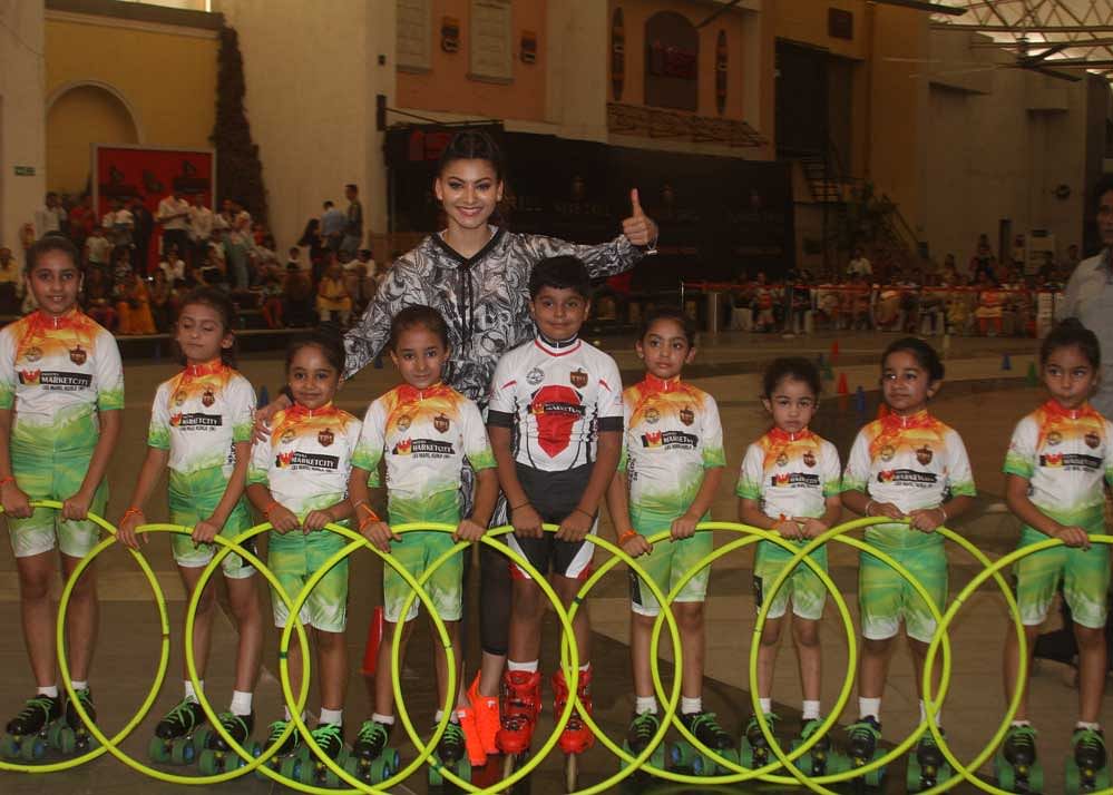 Bollywood actor Urvashi Rautela during Children Roller Skating and Hoola Hoop event in Mumbai on Monday. DH photo by Mrityunjay Bose