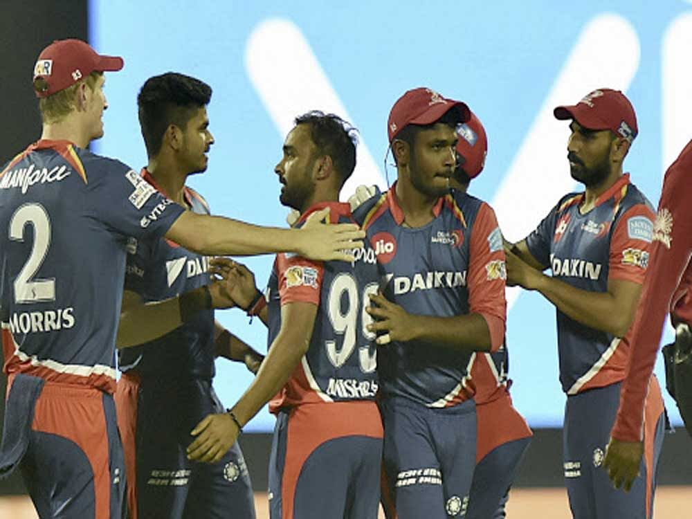 The Delhi Daredevils will bowl against the Gujarat Lions in the match.