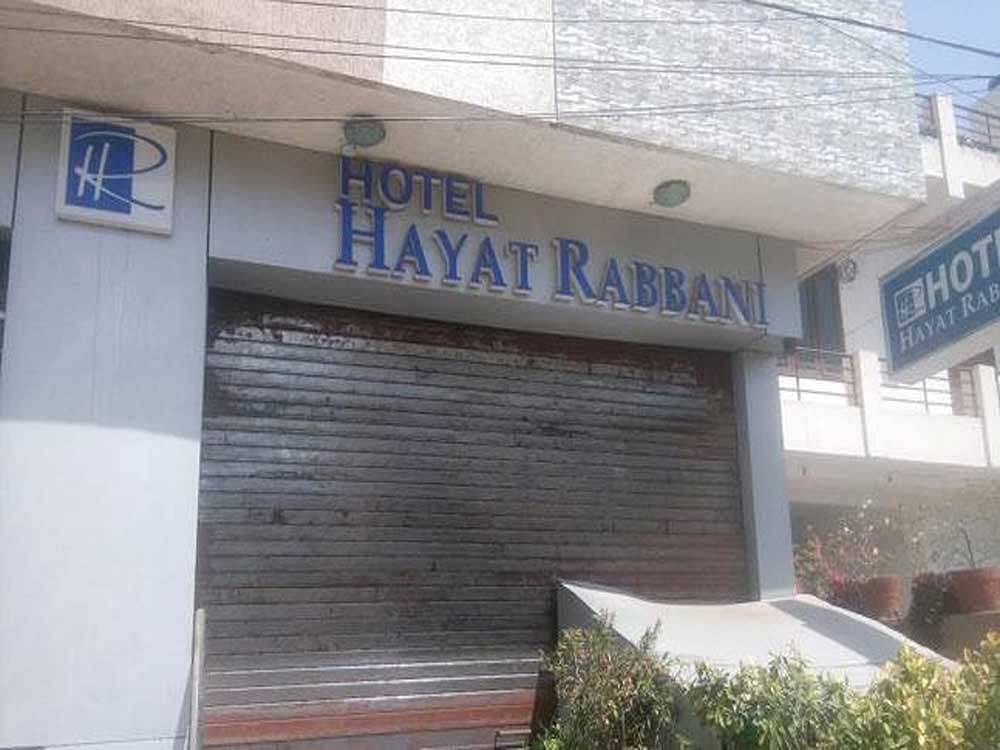 The hotel, Hayat Rabbani was sealed on March 19 after more than 150 cow vigilantes protested outside the hotel and thrashed its staff alleging that beef was cooked and served there. DH file photo