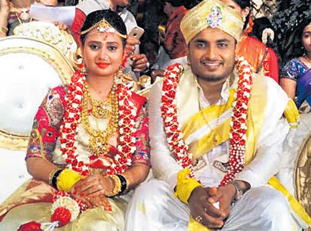 Kannada actor Amulya with her groom Jagadish R Chandra after their wedding at Adichunchanagiri Mutt in Mandya district on Friday. Photo by Special arrangement