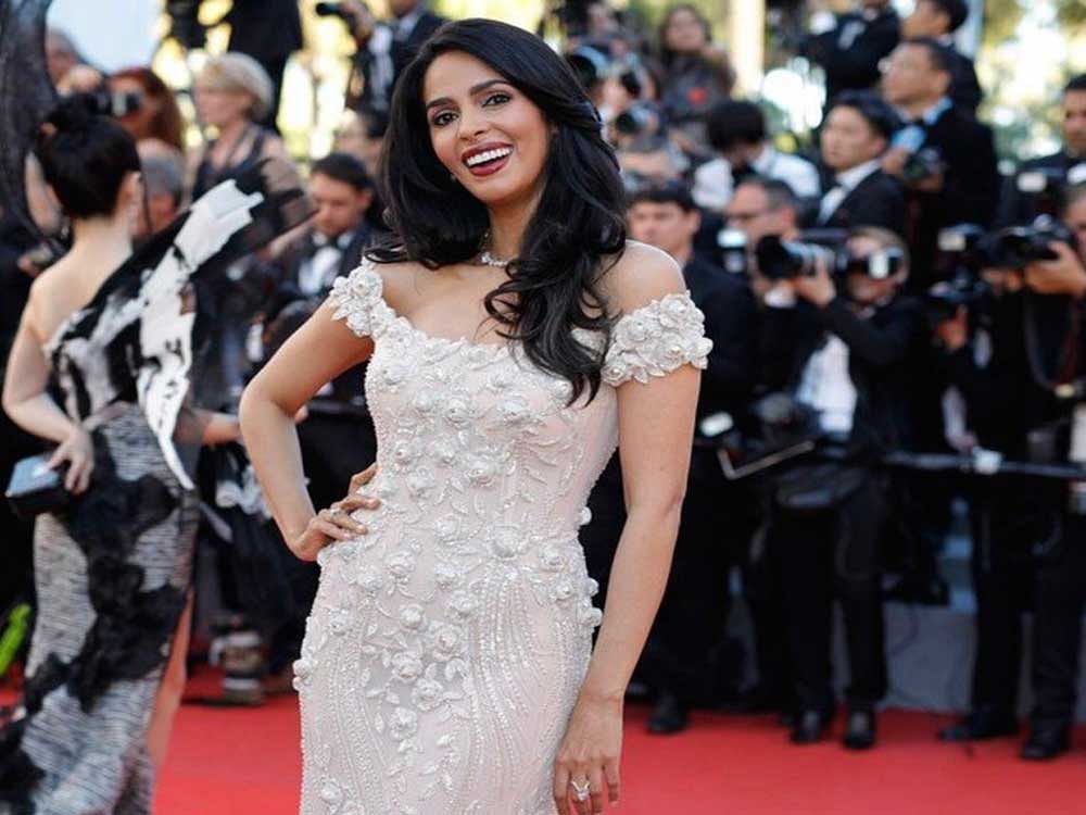 Actress Mallika Sherawat, 40, accessorised her look with a necklace and kept her make-up minimal with only opting for bold lips. Photo courtesy Twitter.