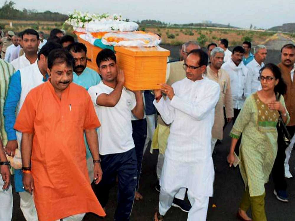 Madhya Pradesh chief minister Shivraj singh Chouhan with BJP leaders shouldering the mortal remains of Union minister Anil Madhav Dave at airport in Bhopal on Thursday. PTI Photo