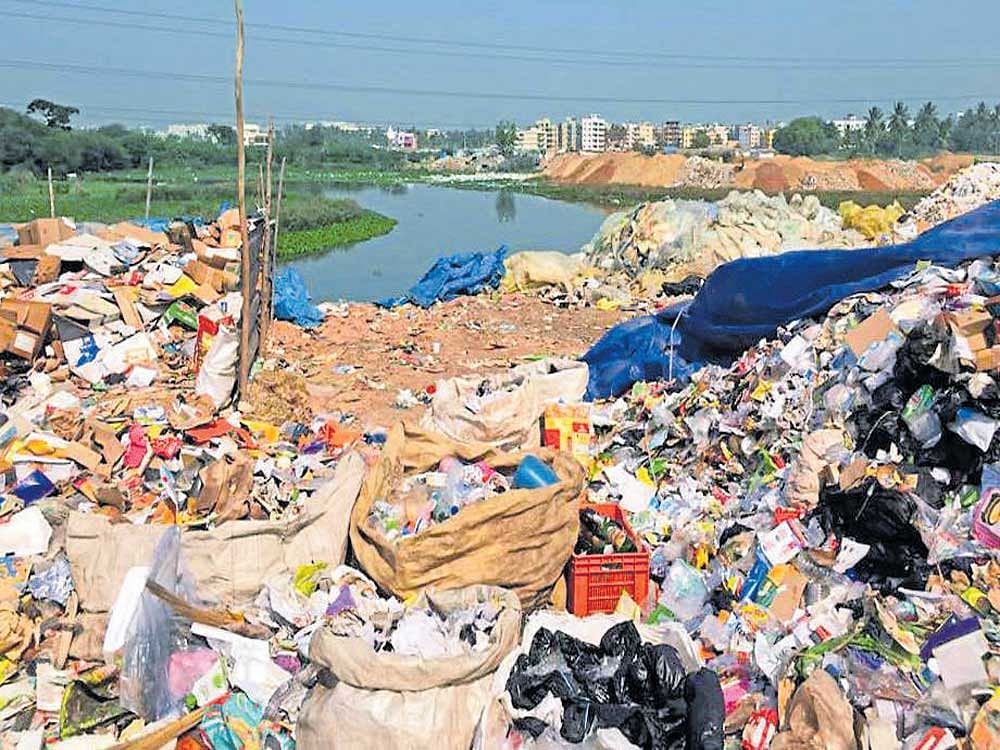 in focus: Bangalore Development Authority and Bruhat Bengaluru Mahanagara Palike  have feigned ignorance about dumping of garbage and construction debris into Varthur lake. dh Photo
