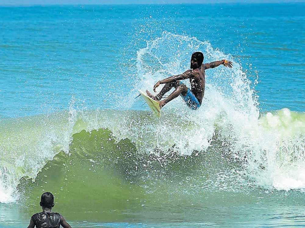 Participants at a practice session on the eve of the second edition of 'Indian Open of Surfing 2017' at Sasihithlu beach near Mangaluru on Thursday. dh photo