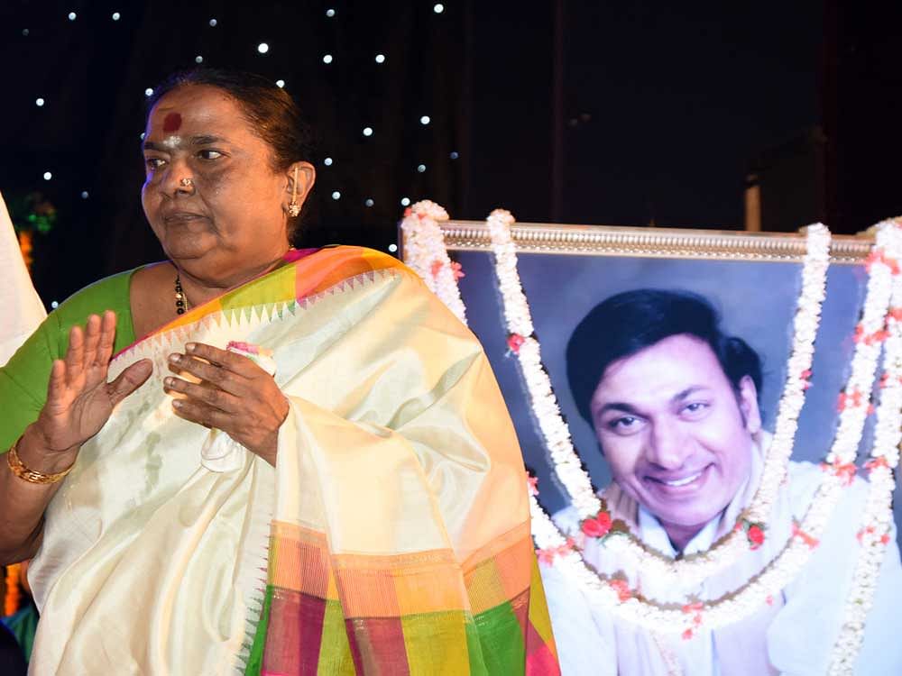 Wife of late thespian Dr Rajkumar, Parvathamma, has been on  dialysis for the past few days. DH file photo