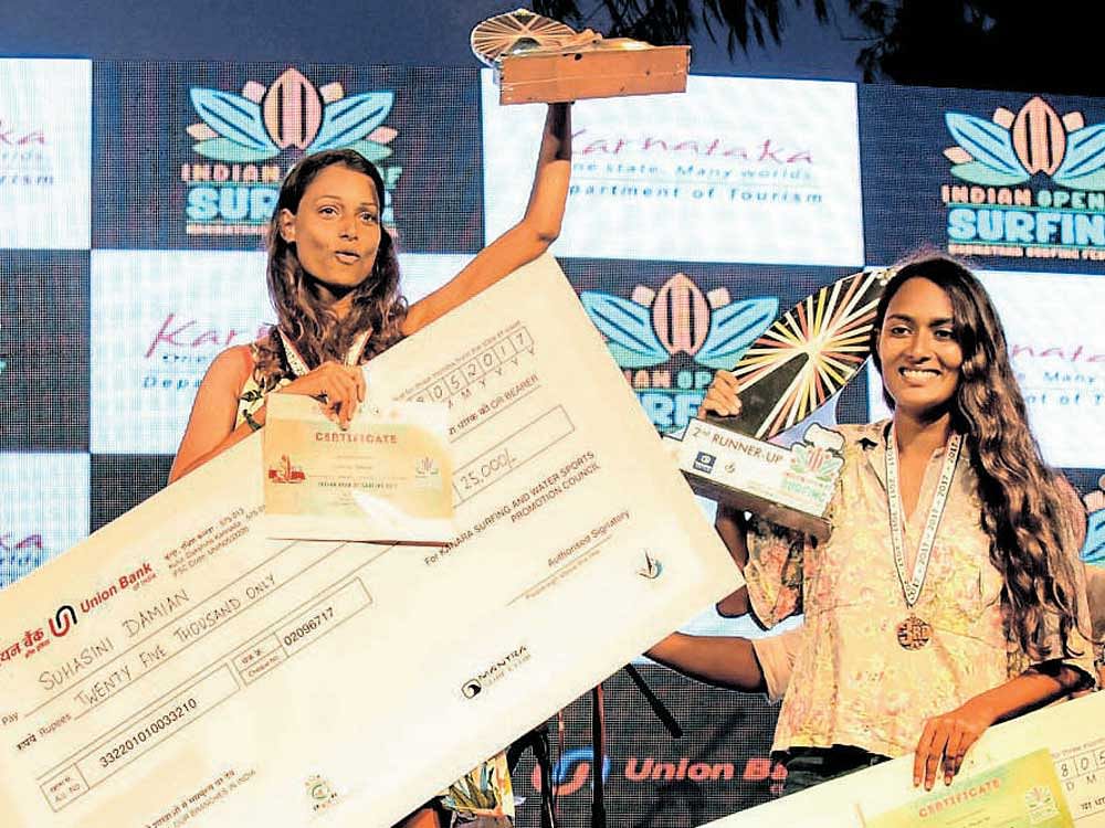 Suhasini Damian and Manipal's Ishita Malviya, who won the first and third places in the women's category of the India Open of Surfing 2017 seen with their prizes during the programme of the event at Sasihithlu on Sunday. DH photo