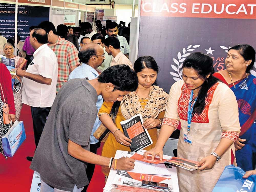 Students and parents at the various stalls during Eduverse, 9th edition of Jnana Degula, the premier education expo by DH and Prajavani at Jayamahal Palace Hotel grounds in Bengaluru on Sunday. DH photo