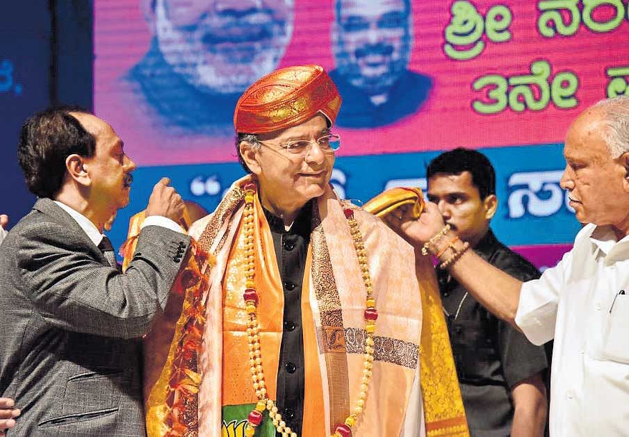 FKCCI&#8200;president M&#8200;C&#8200;Dinesh and state BJP&#8200;president B&#8200;S&#8200;Yeddyurappa felicitate Union Finance Minister Arun Jaitley at an event in the city on Sunday. DH&#8200;Photo