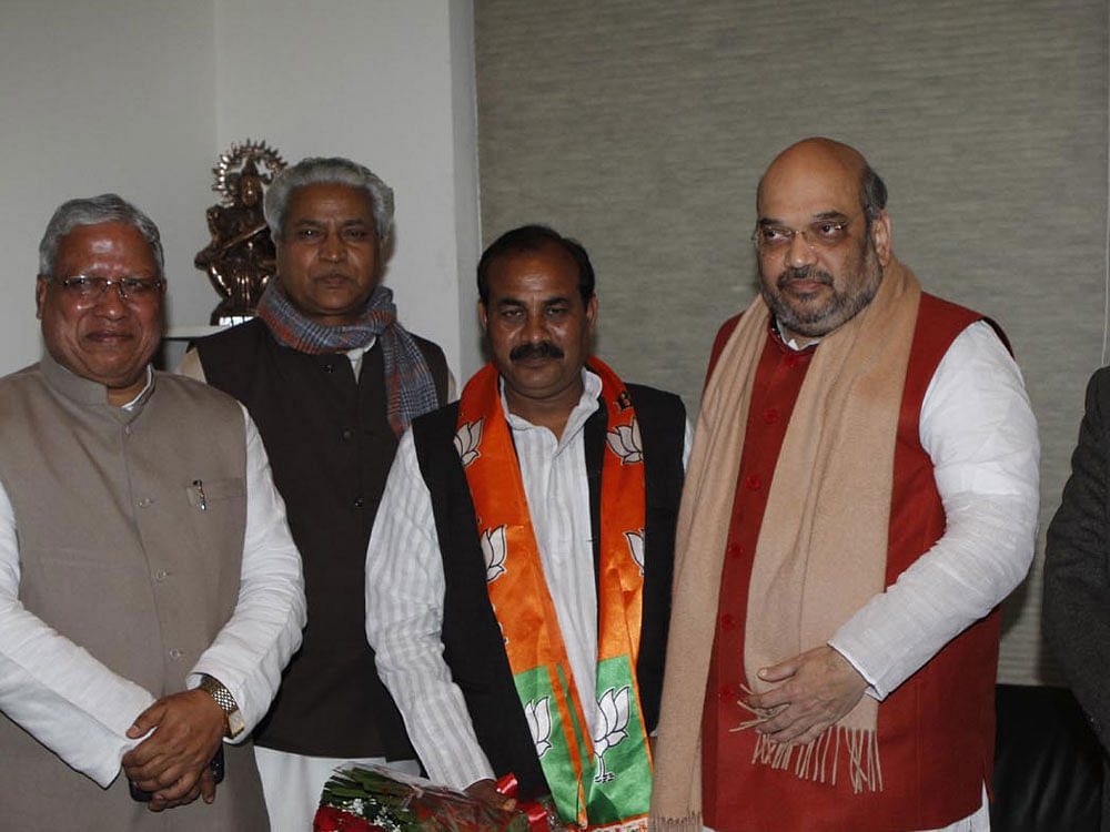 Dara Singh Chauhan (center) claimed the rise in crime in UP was a 'conspiracy' aimed to defame Yogi Adityanath. Photo credit: BJP.