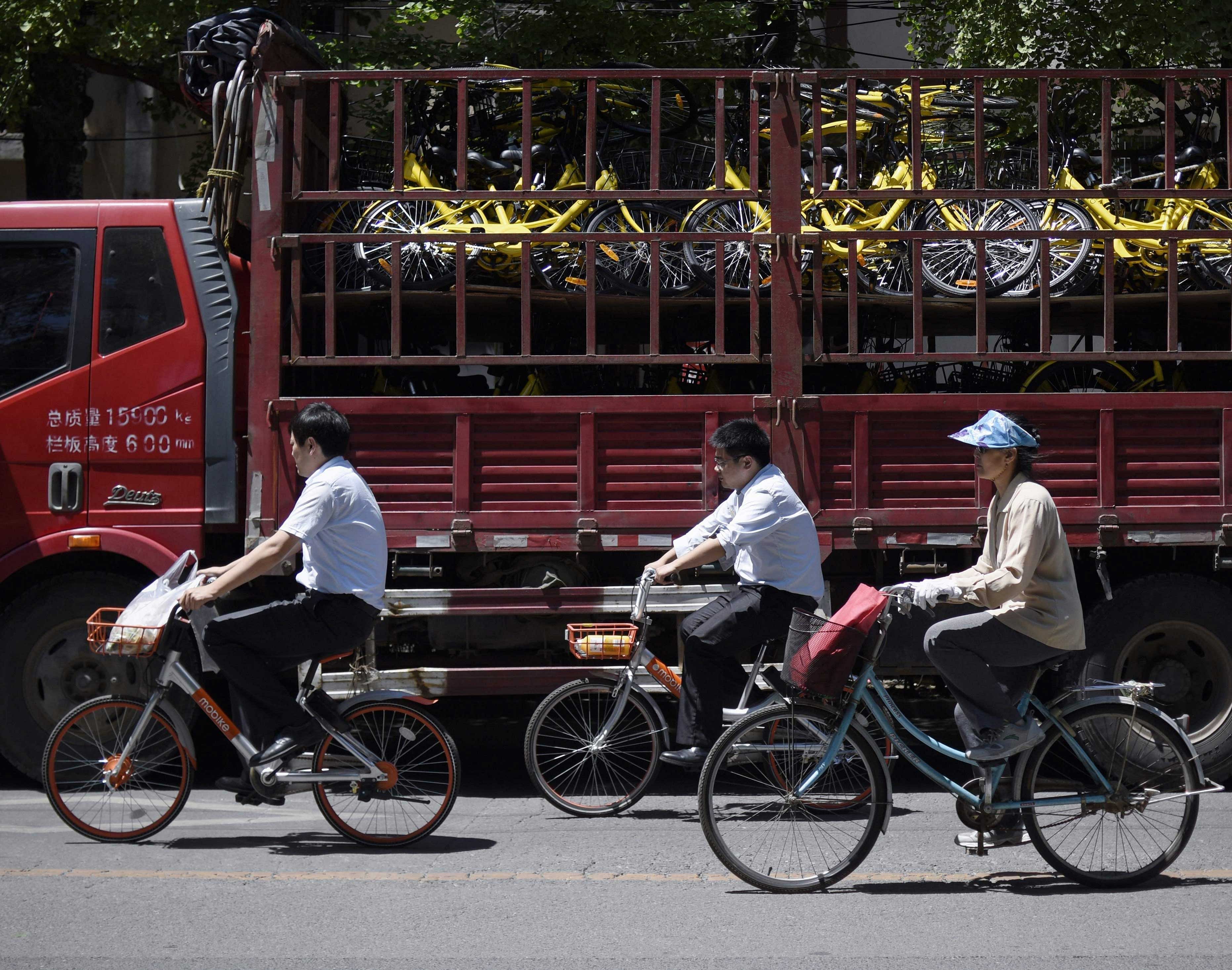 While a boom in bike-sharing has blanketed city streets with unused bicycles, today, Chinese startups want to share umbrellas, mobile phone power banks and basketballs. Reuters image..